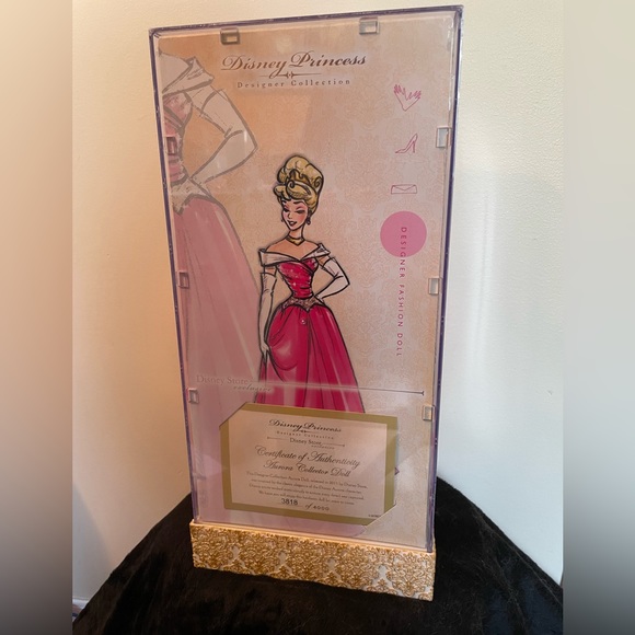 LE Rare 2011 Disney Designer Aurora - Picture 2 of 3